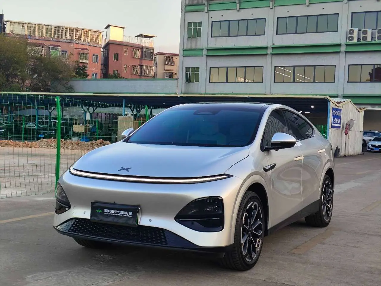 Xpeng G6  из Китая