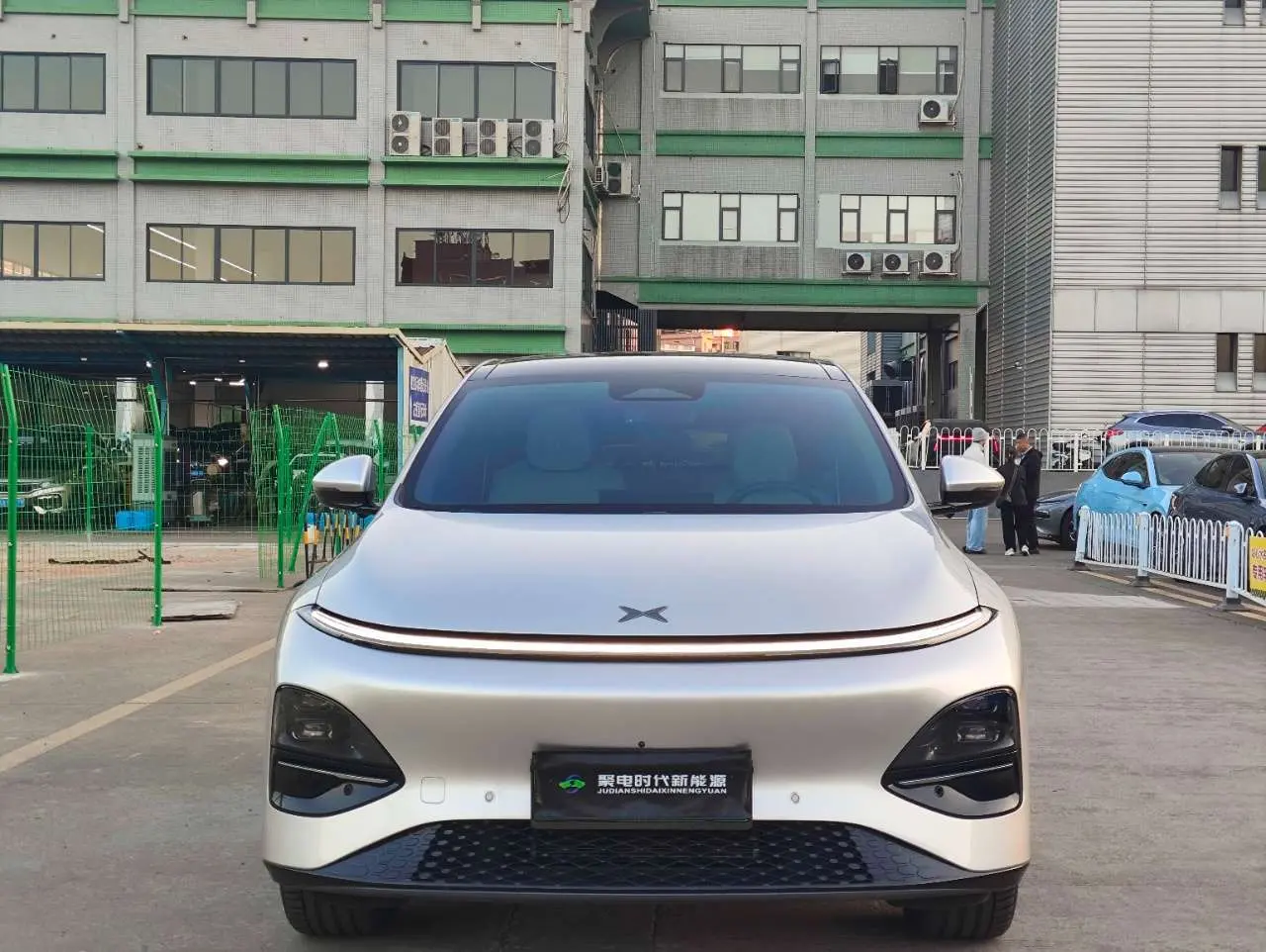 Xpeng G6  из Китая