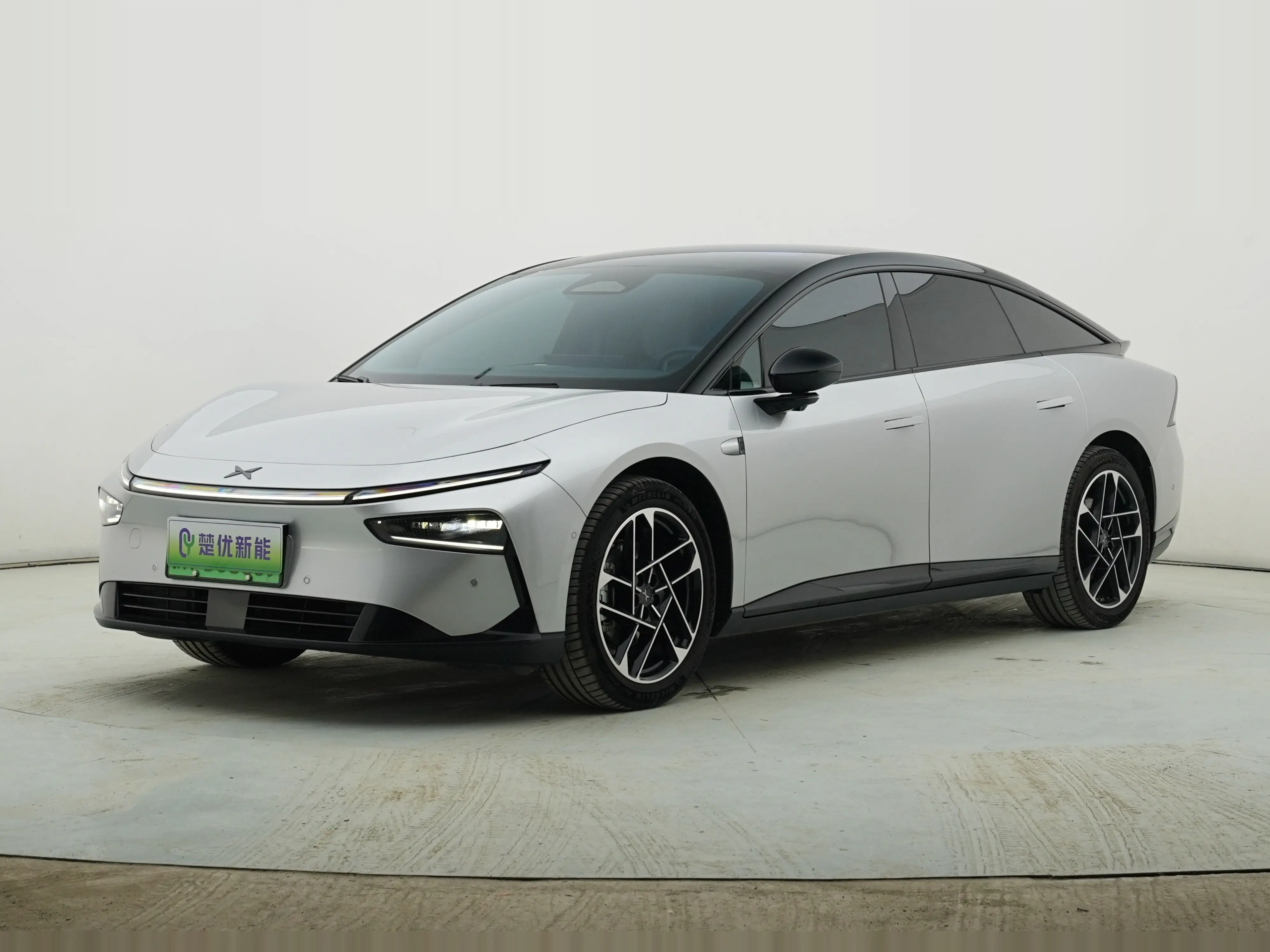 Xpeng P7+  из Китая