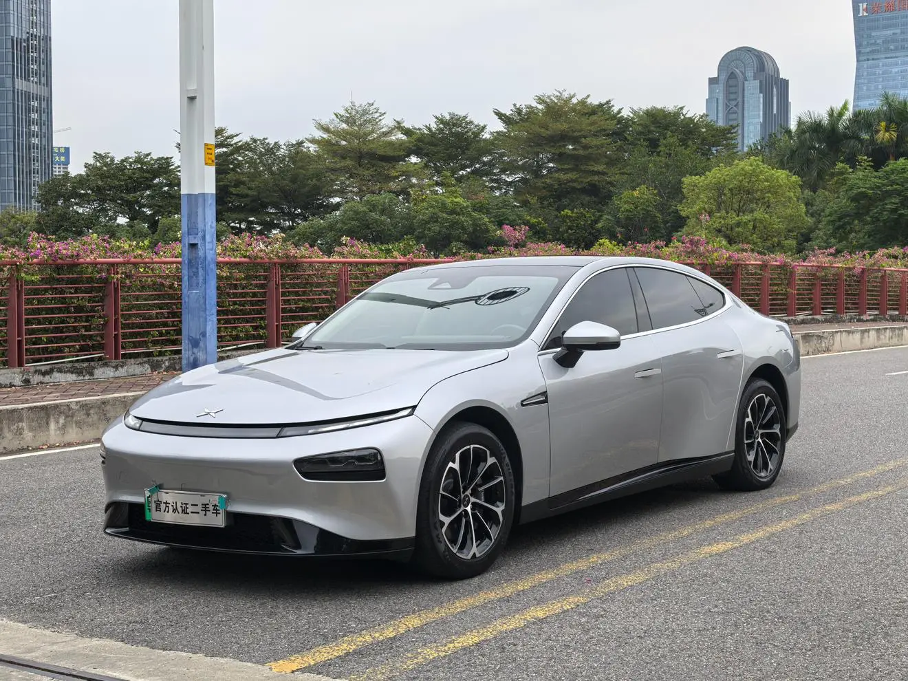 Xpeng P7  из Китая