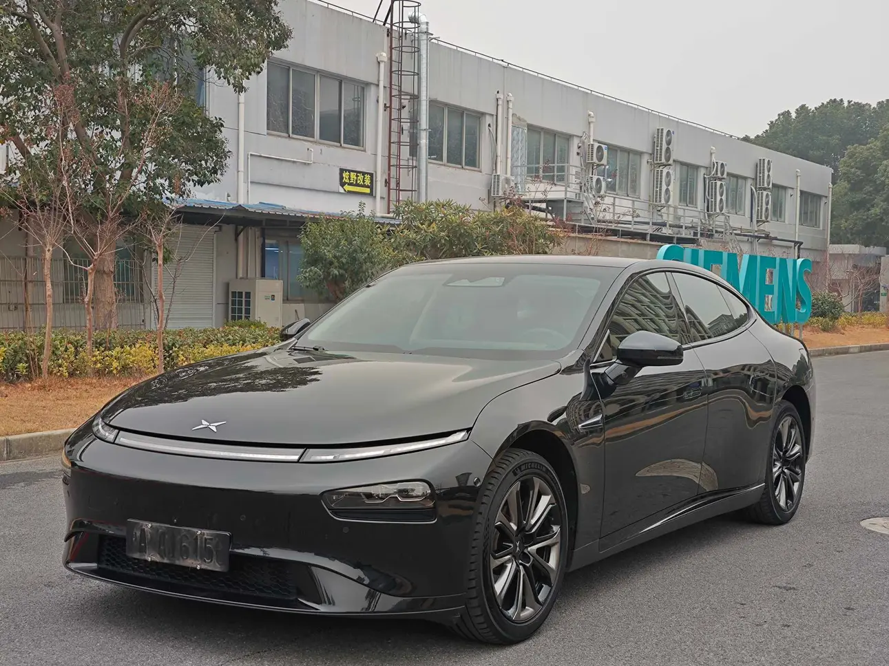 Xpeng P7  из Китая