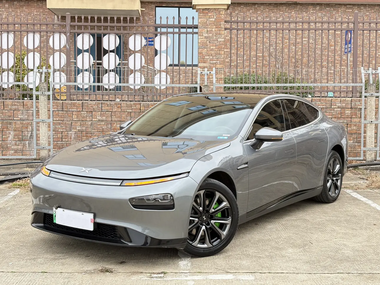 Xpeng P7  из Китая