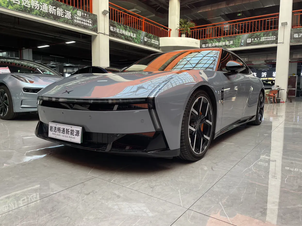 Xpeng P7  из Китая