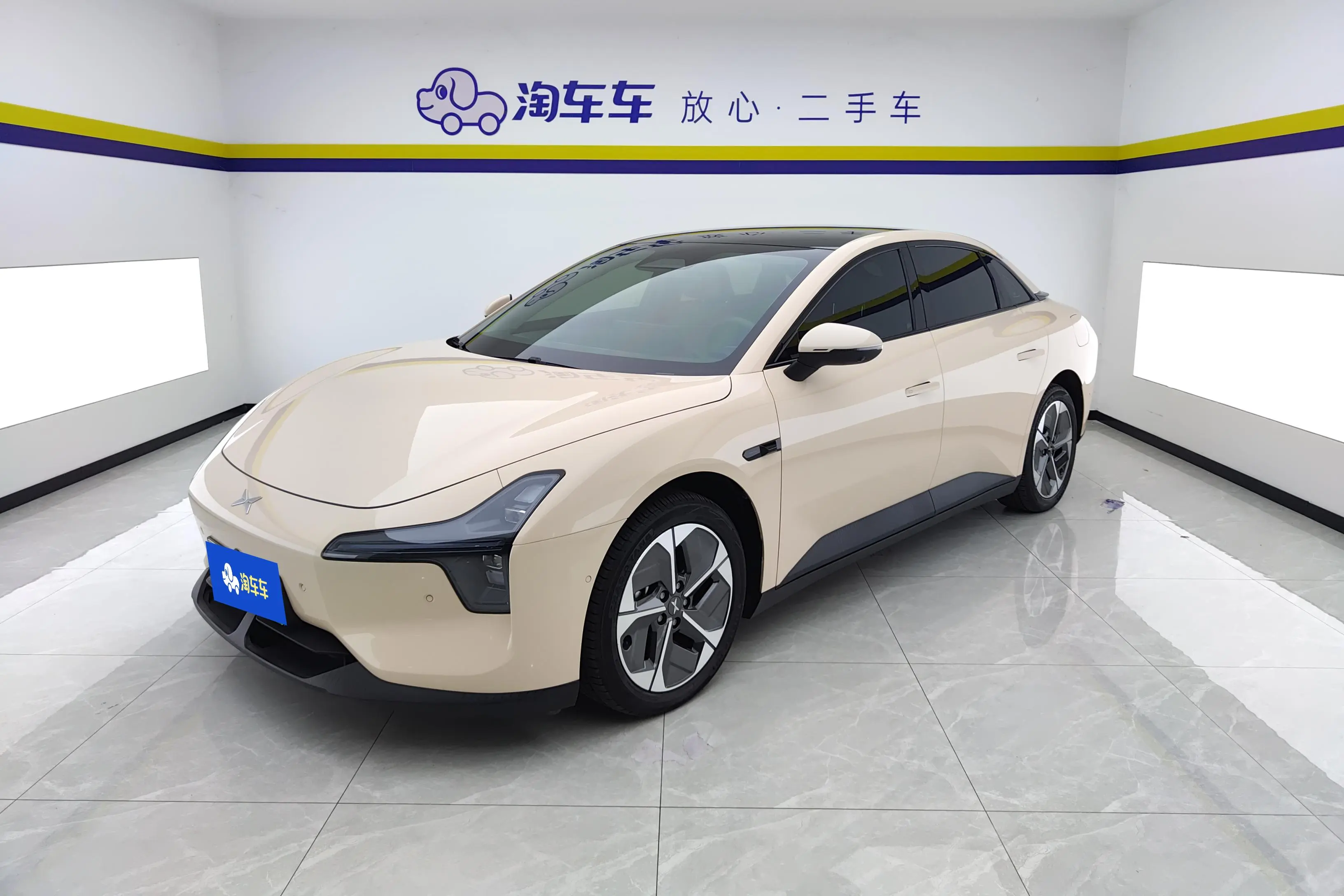 Xpeng Xiaopeng MONA M03  из Китая