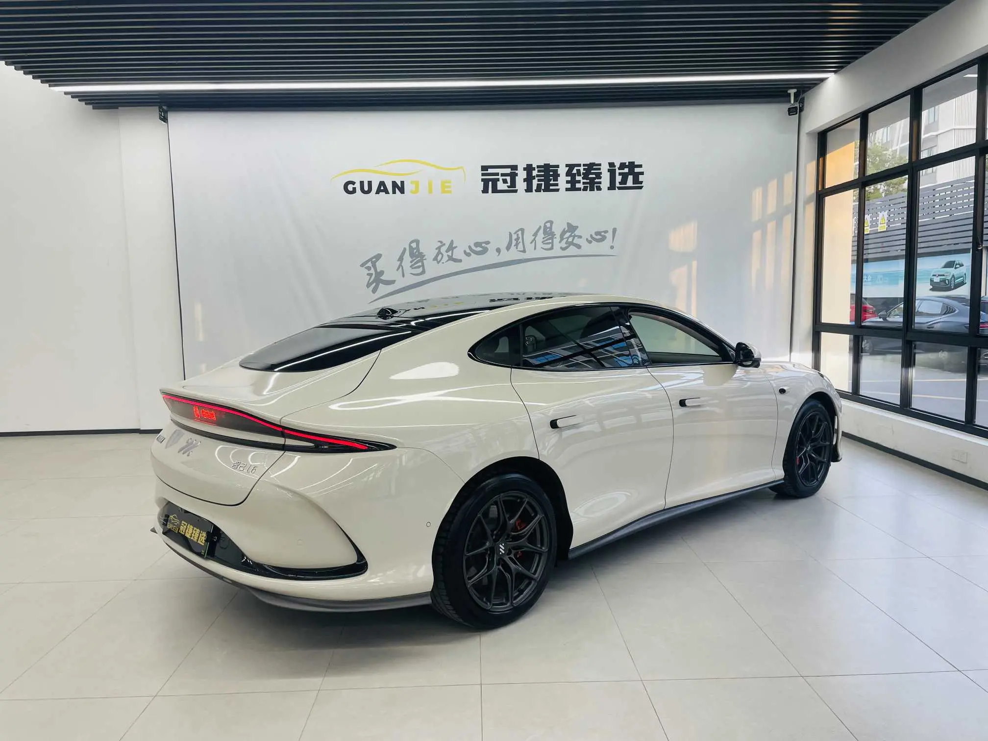 Zhiji L6  из Китая