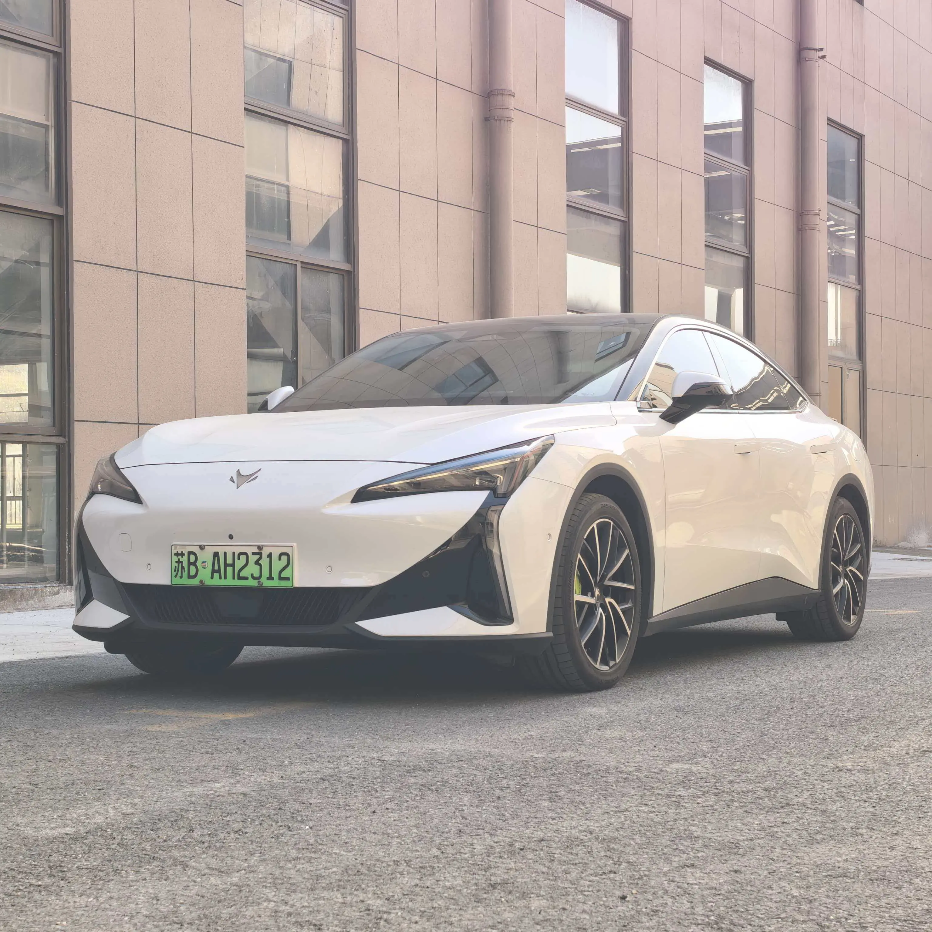 ARCFOX Extreme Fox JiFox Alpha S5  из Китая