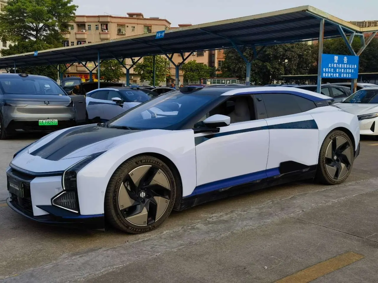 HiPhi Z  из Китая