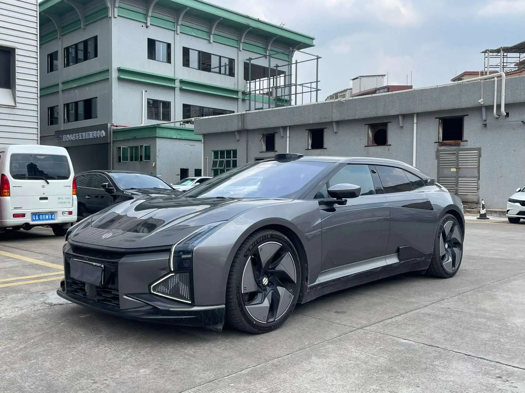 HiPhi Z  из Китая