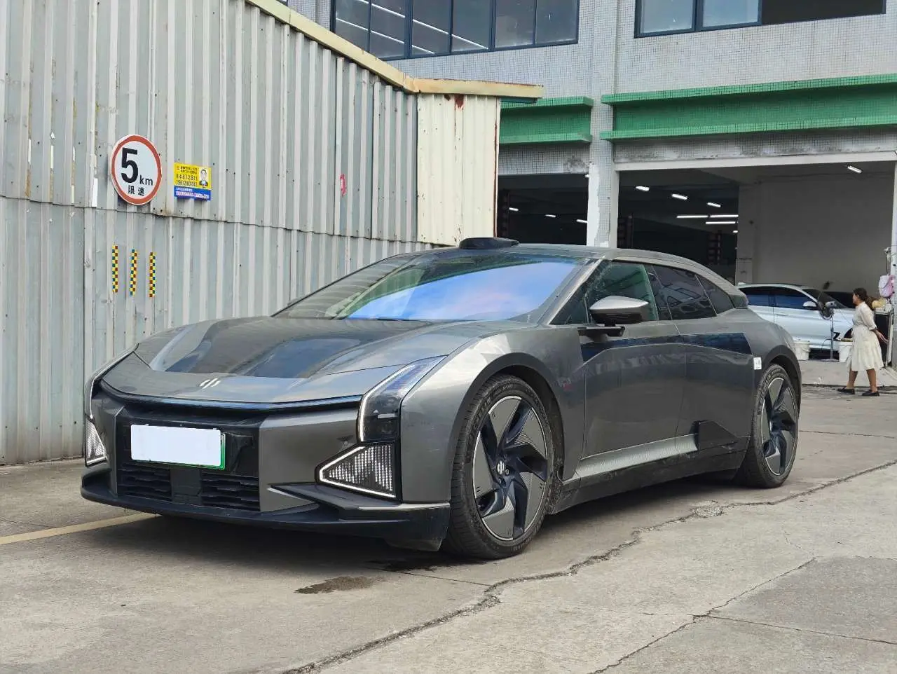 HiPhi Z  из Китая