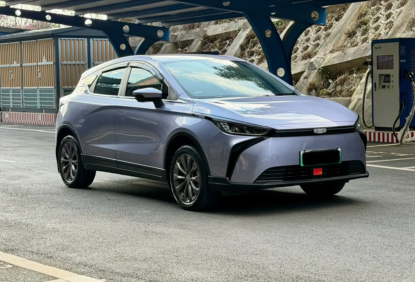 Geely Geometry C  из Китая