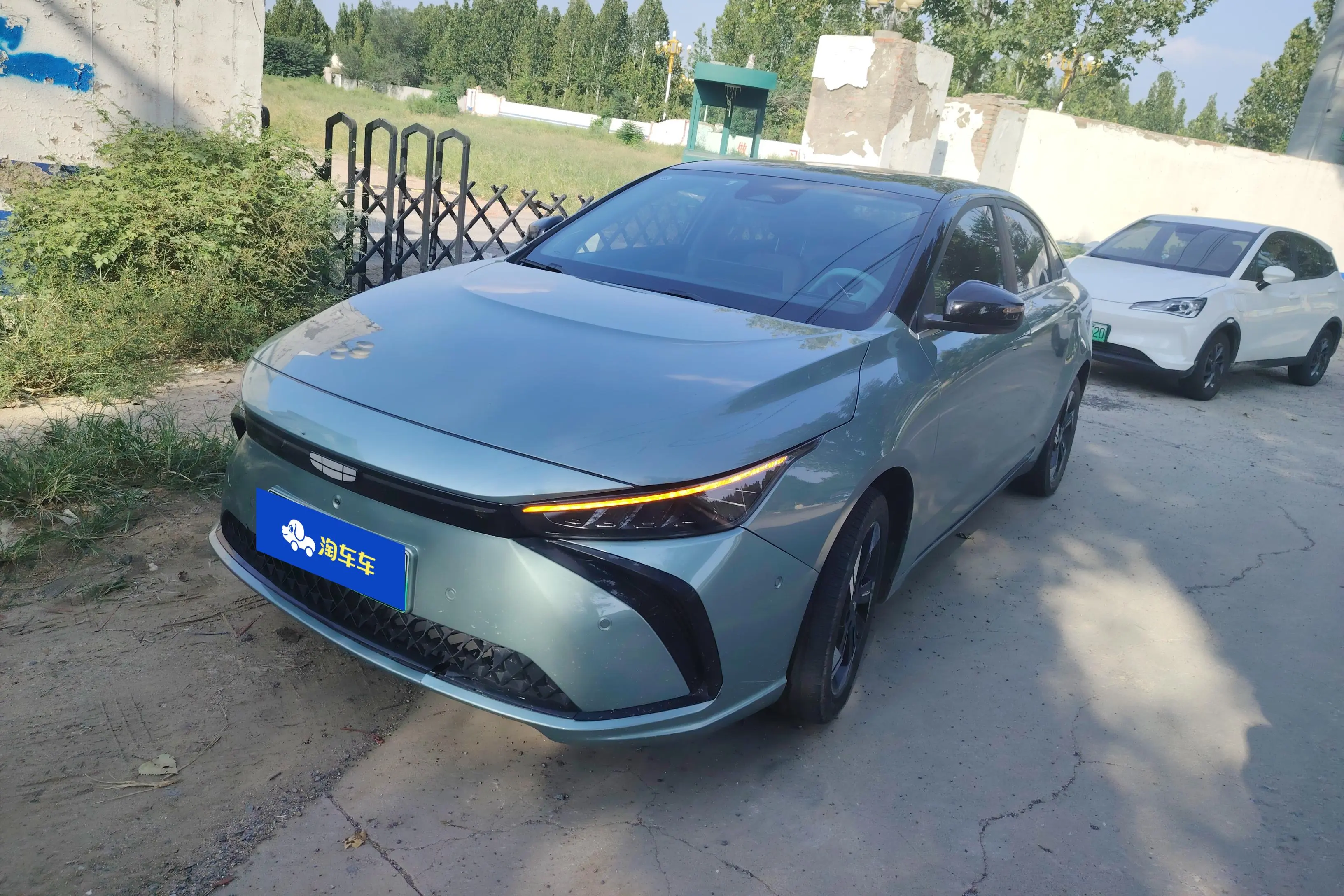 Geely Geometry G6  из Китая