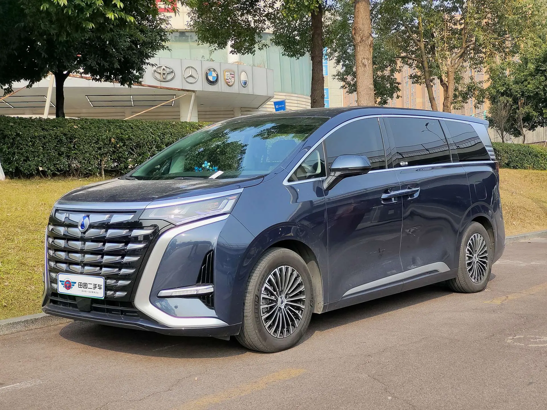 Denza D9 DM  из Китая