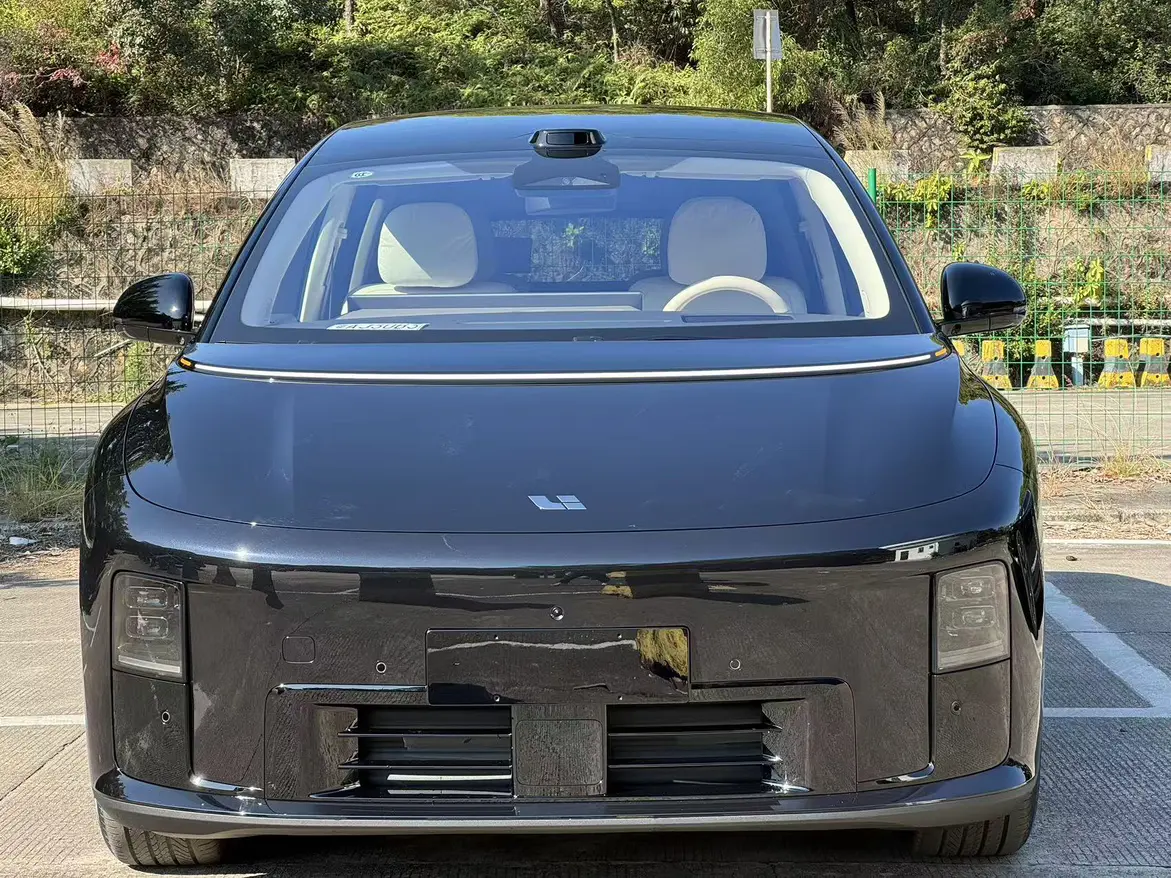 Li Ideal i8  из Китая