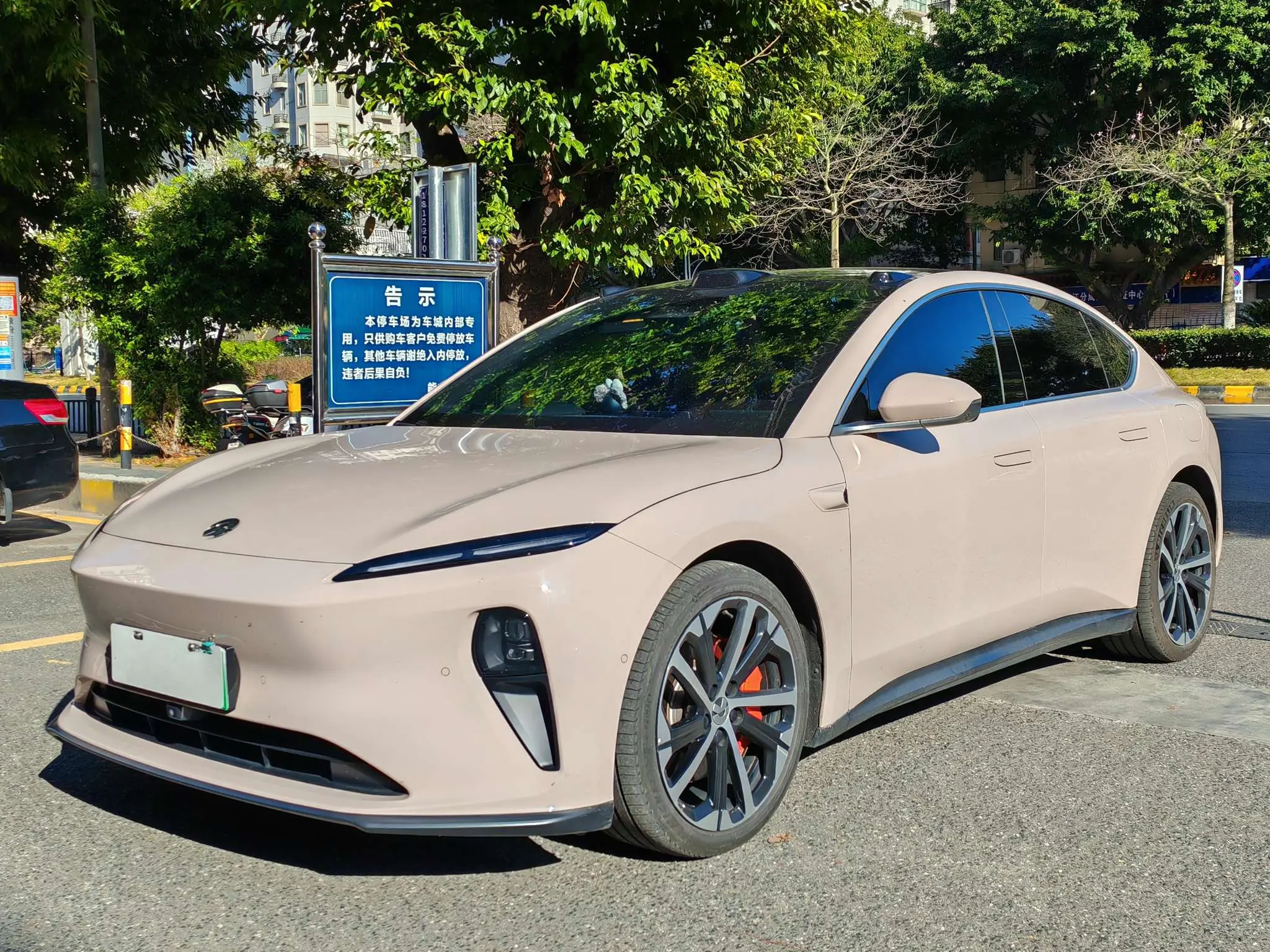 NIO ET5  из Китая