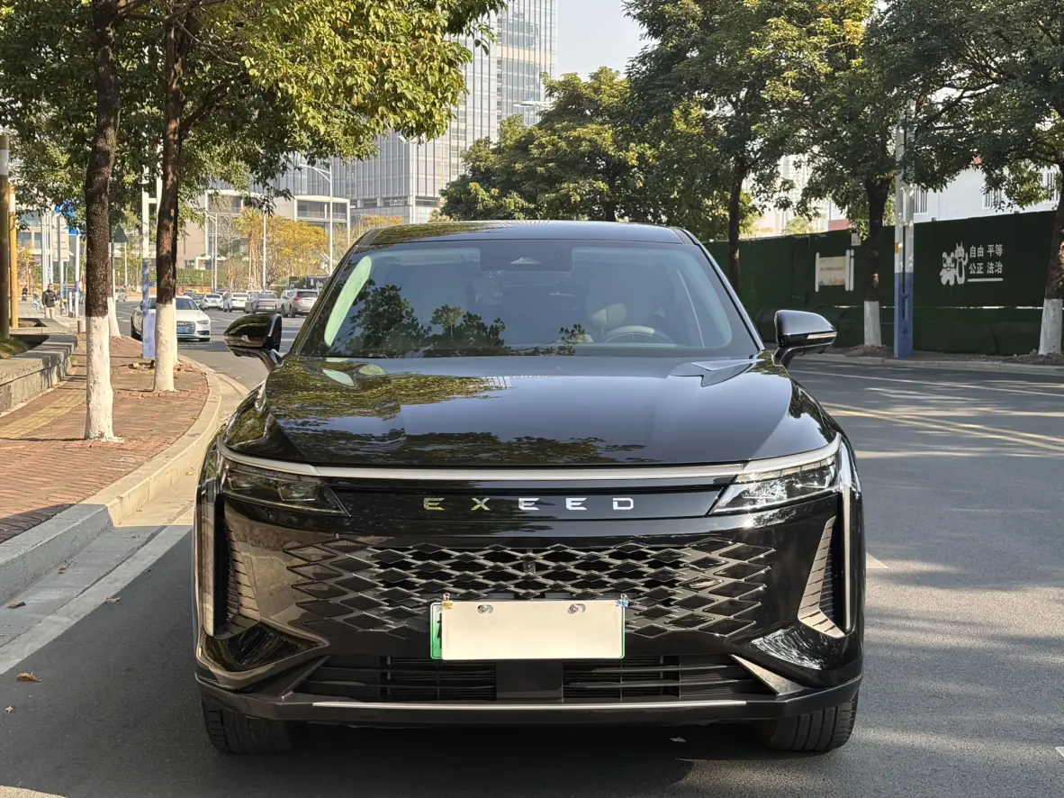 Exeed Xingtu Yaoguang C-DM  из Китая