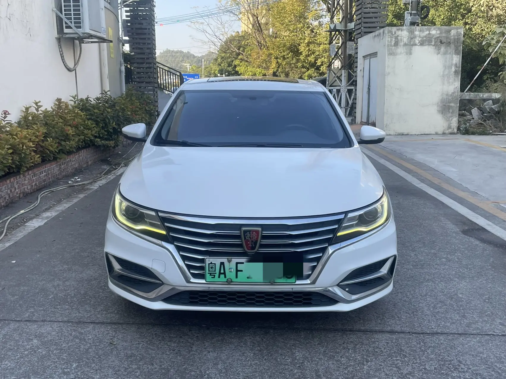 Roewe ei6  из Китая