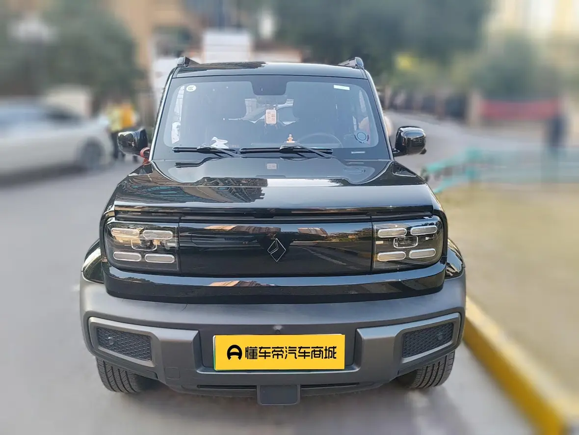 Baojun Yue Ye  из Китая