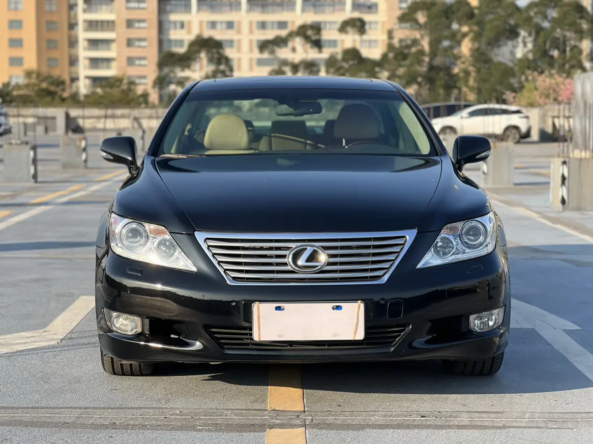 Lexus LS  из Китая