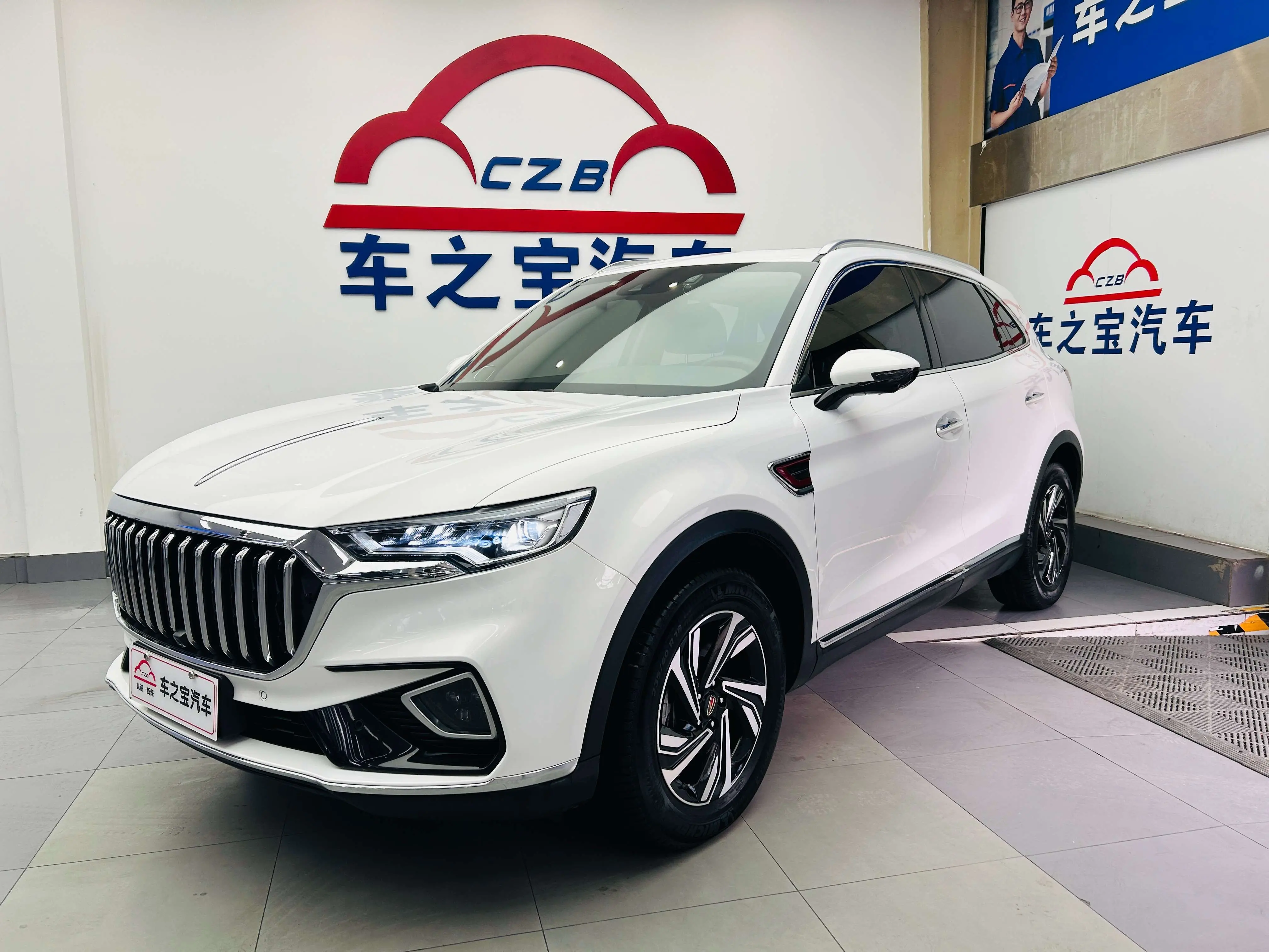 Hongqi HS5  из Китая