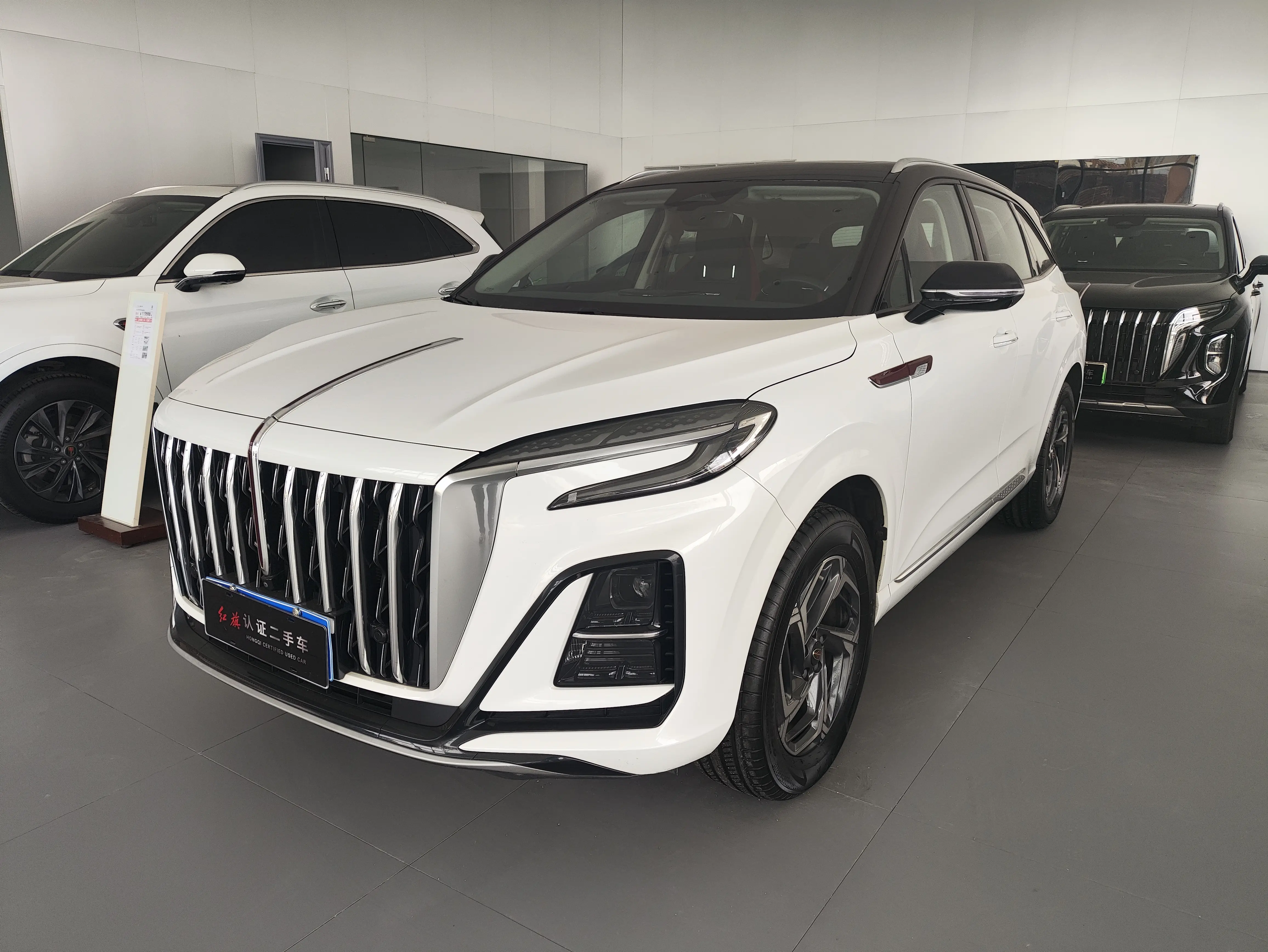 Hongqi HS3  из Китая