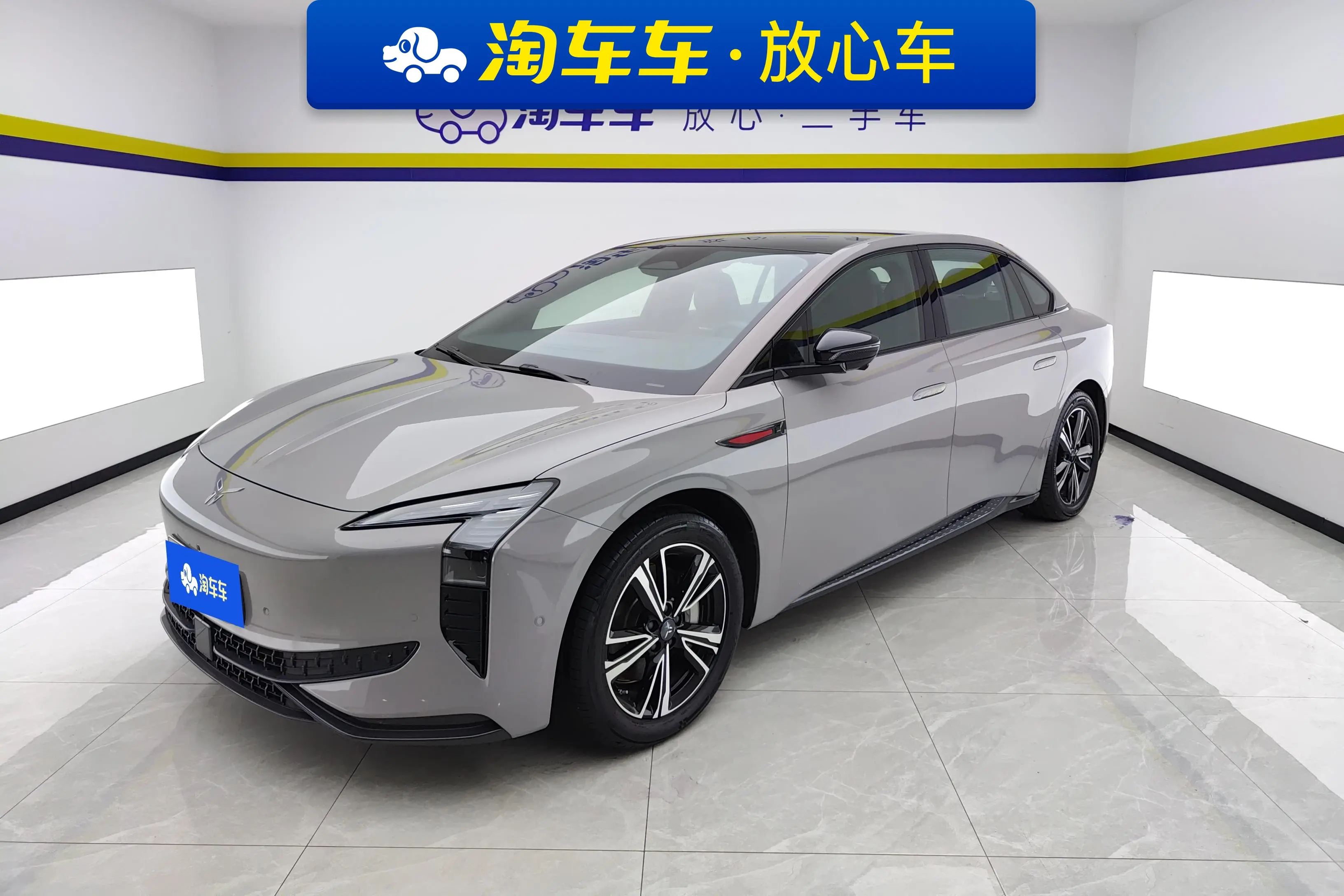 Hongqi EH7  из Китая