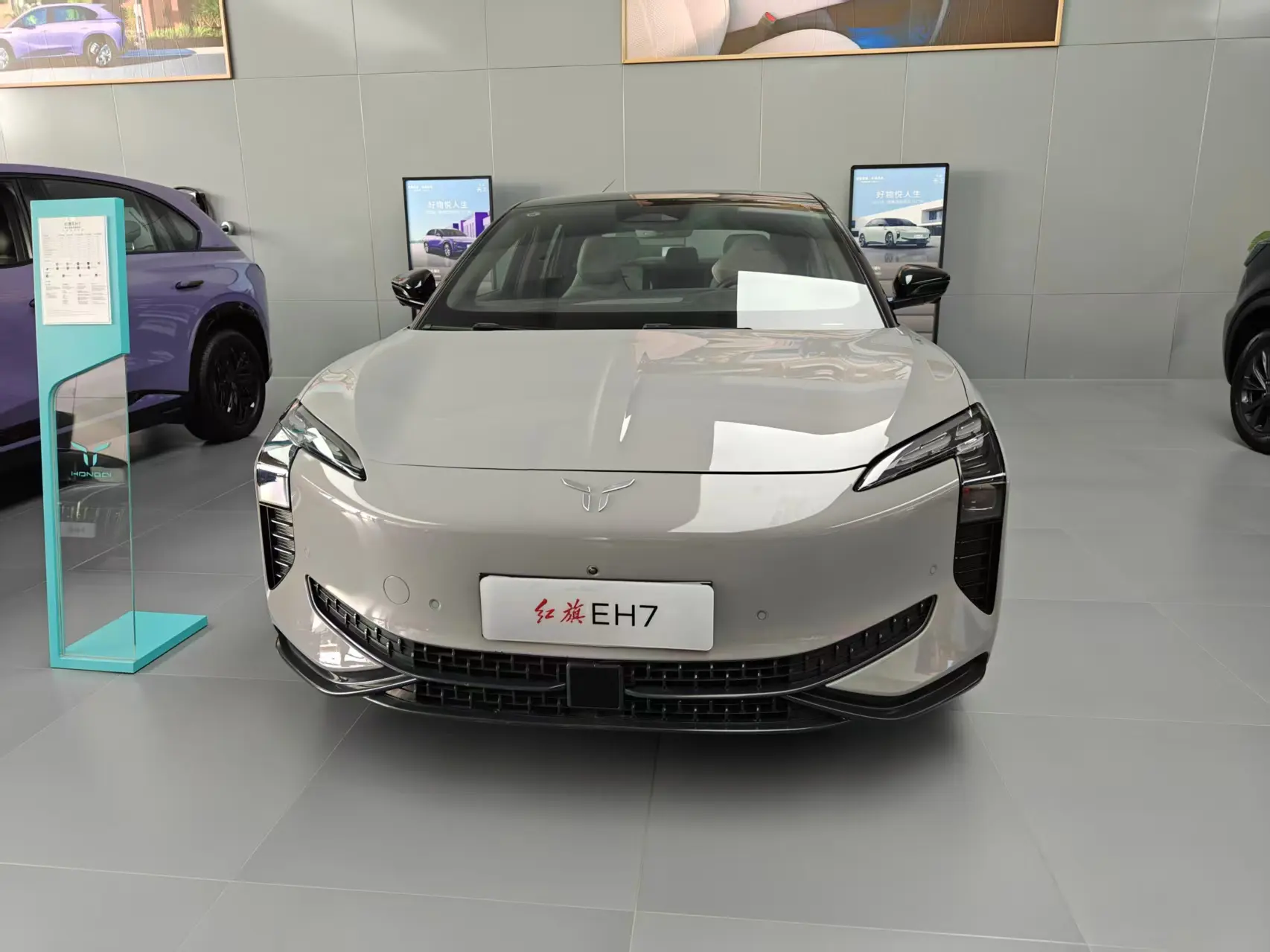 Hongqi EH7  из Китая