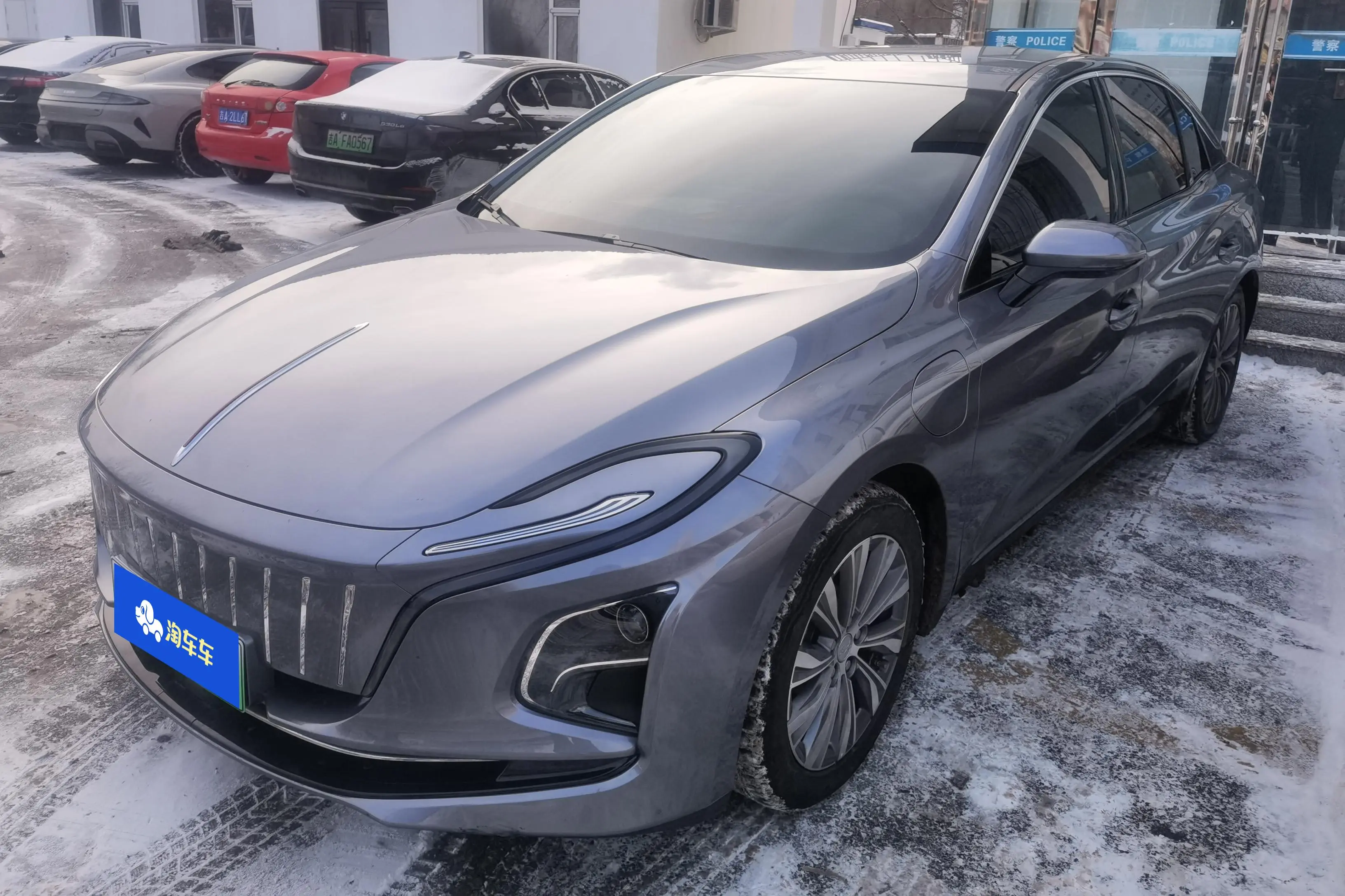 Hongqi E-QM5  из Китая