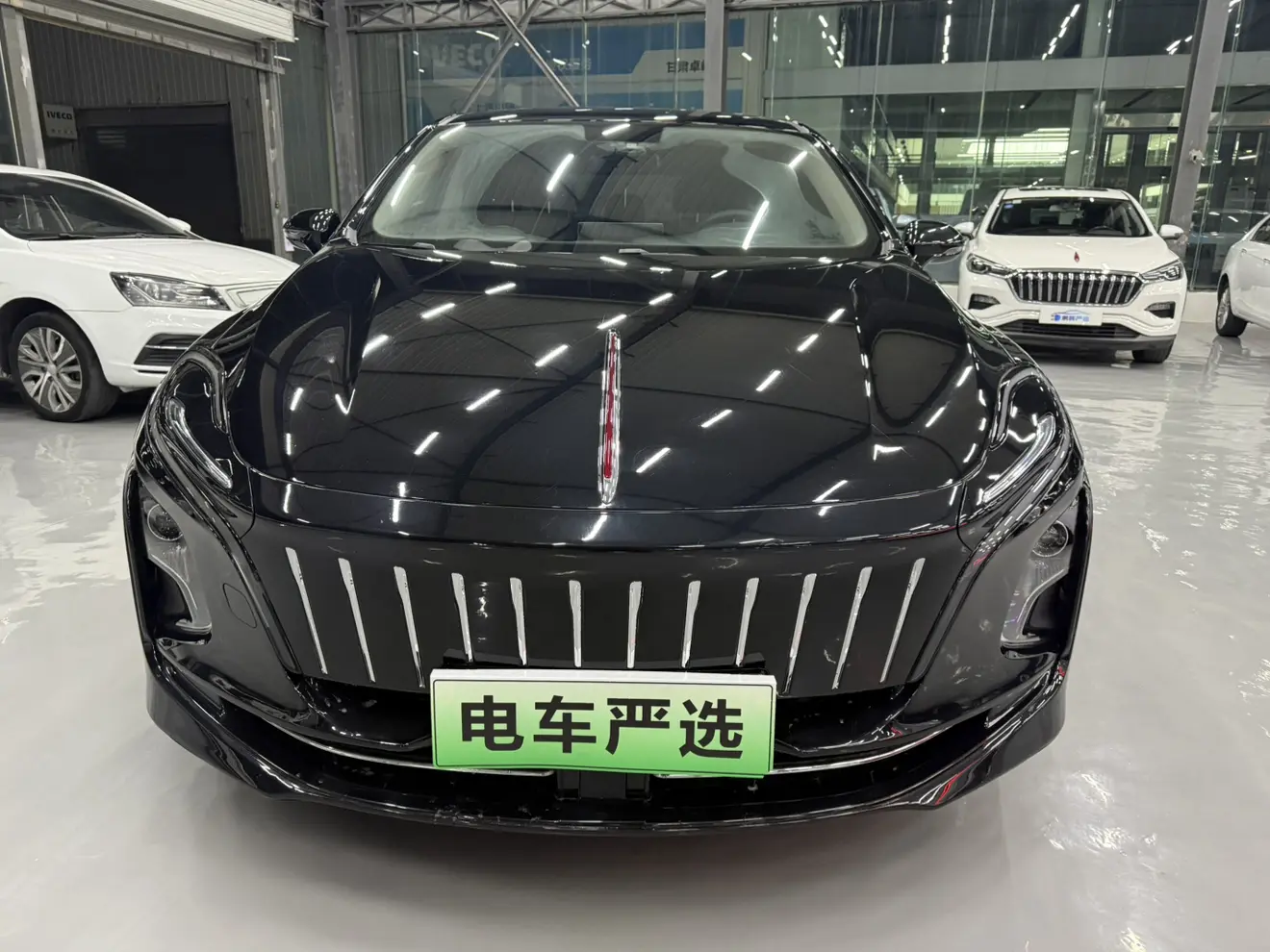 Hongqi E-QM5  из Китая