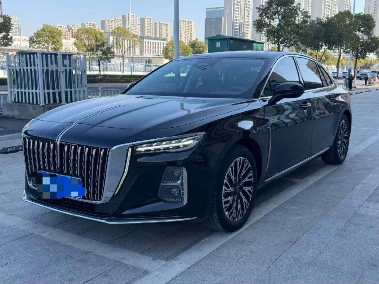 Hongqi H5  из Китая