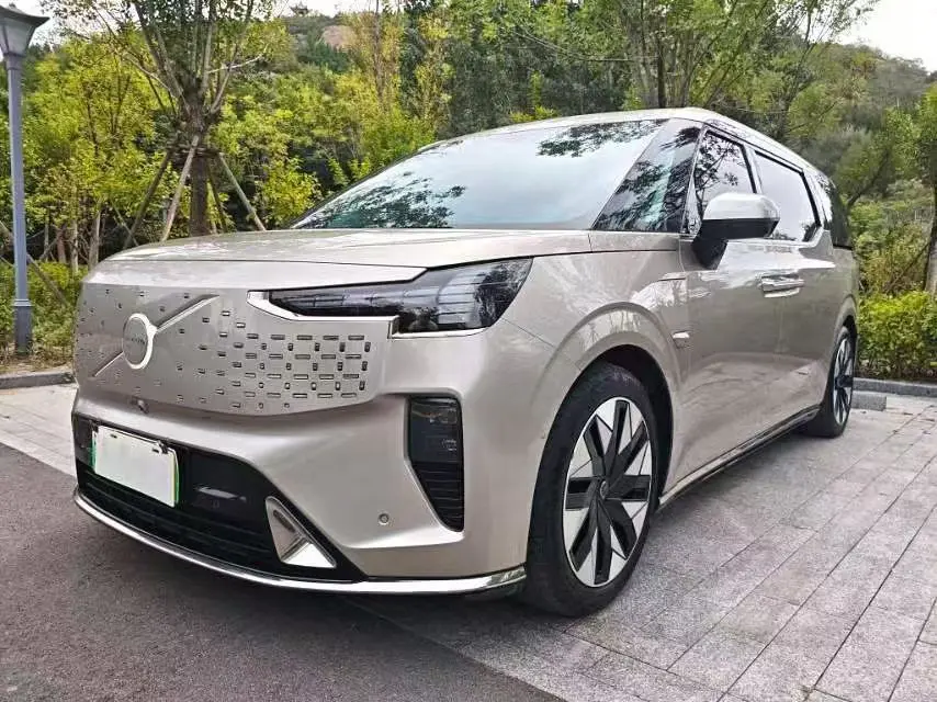 Volvo EM90  из Китая