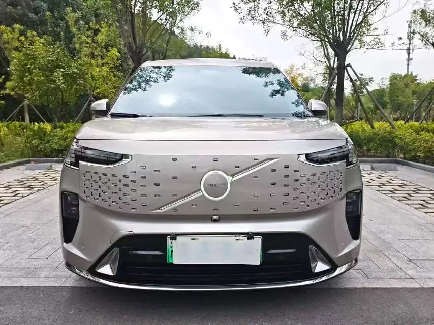 Volvo EM90  из Китая