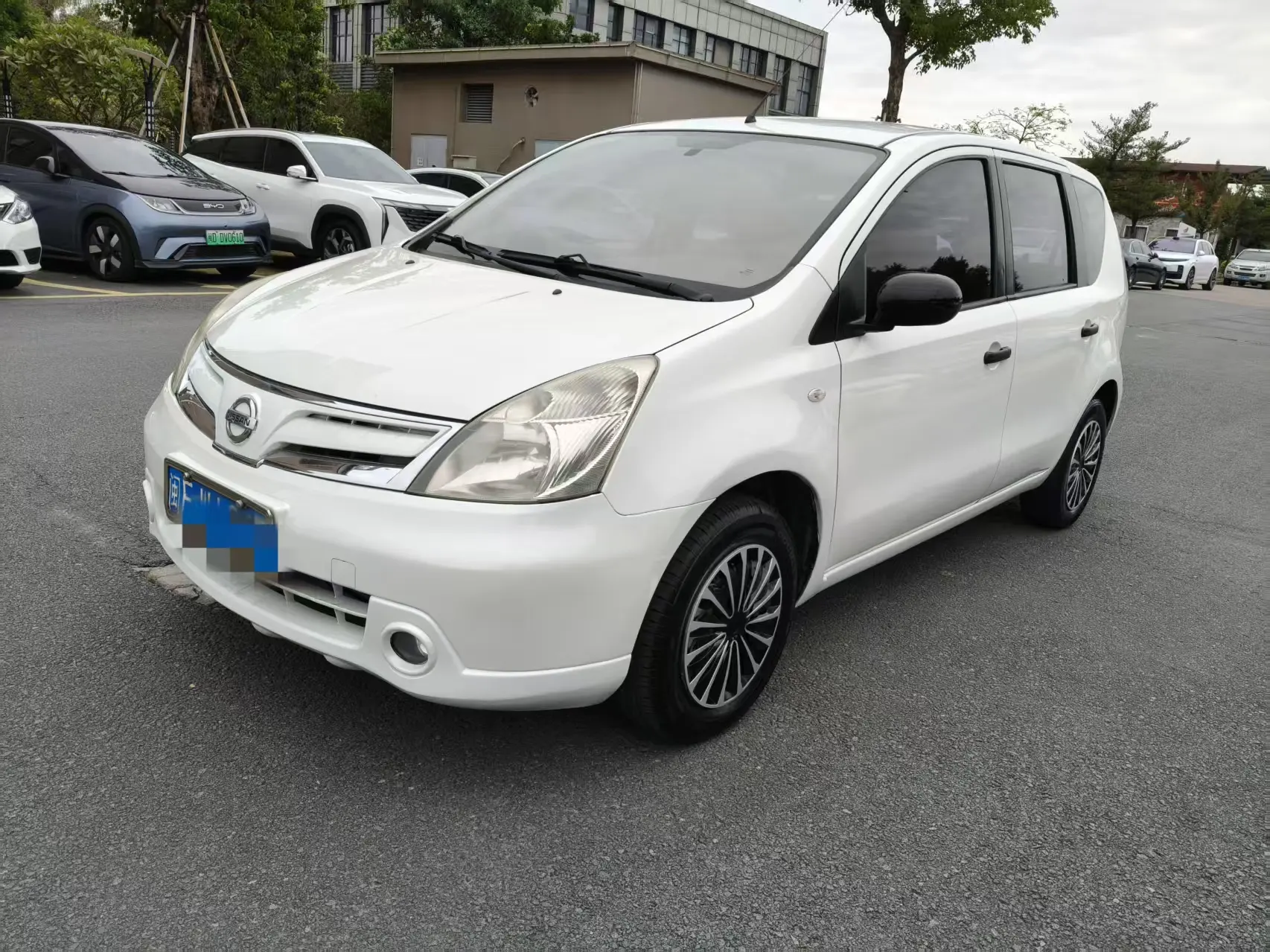 Nissan Li Wei  из Китая