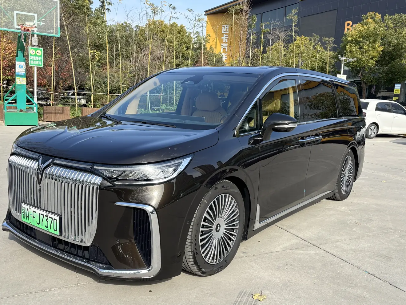 Voyah Lantu Dreamer PHEV  из Китая