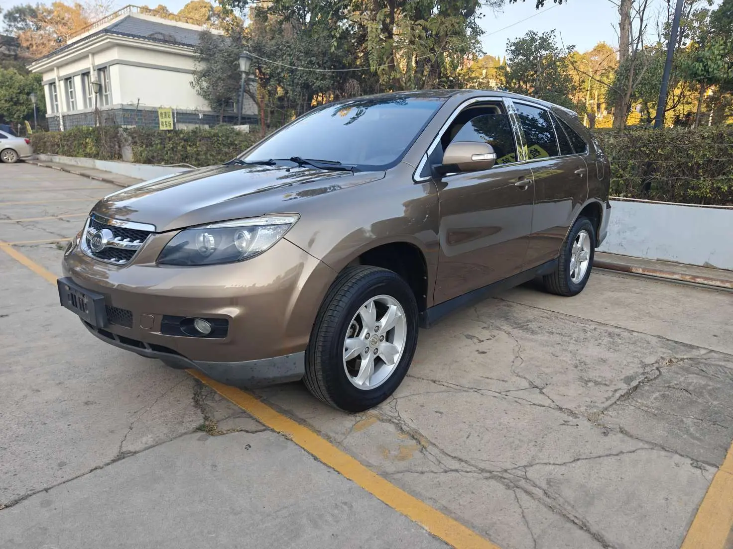 BYD S6  из Китая