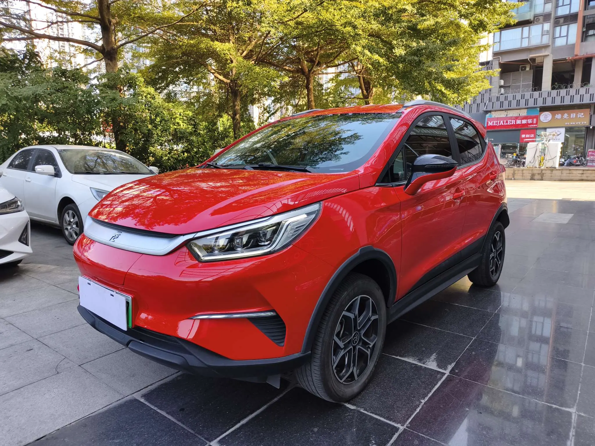 BYD Yuan Pro  из Китая