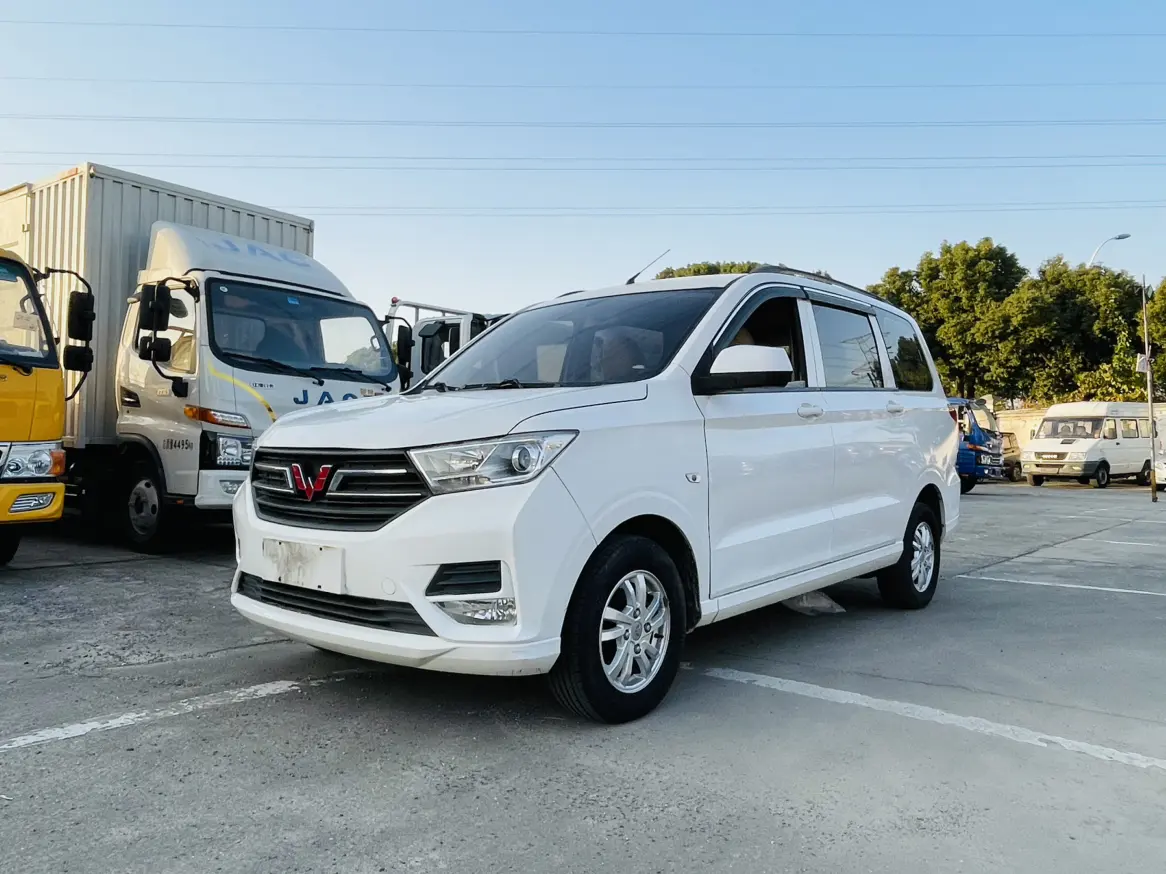 Wuling Hongguang  из Китая