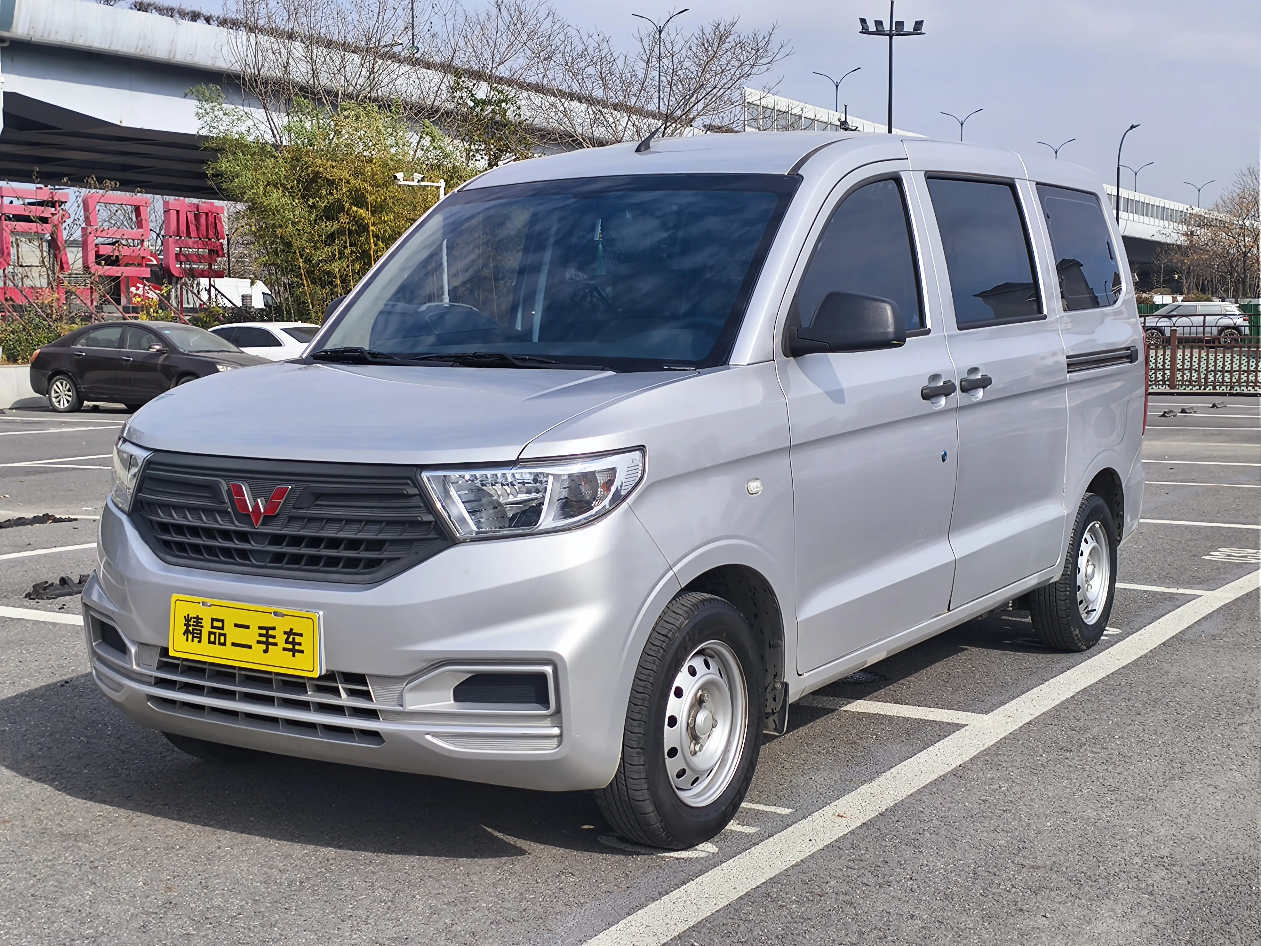 Wuling Hongguang V  из Китая