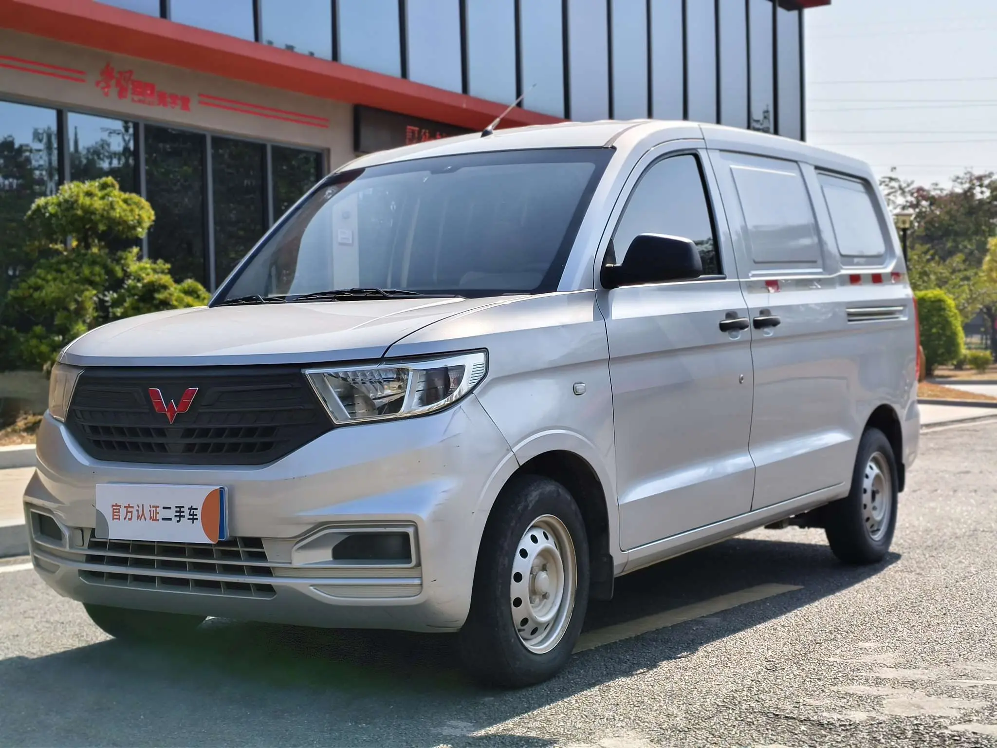 Wuling Hongguang V  из Китая