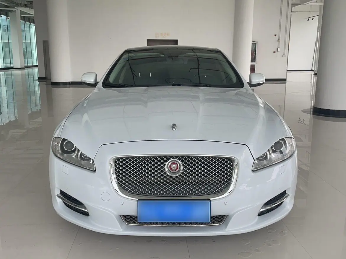 Jaguar XJ  из Китая
