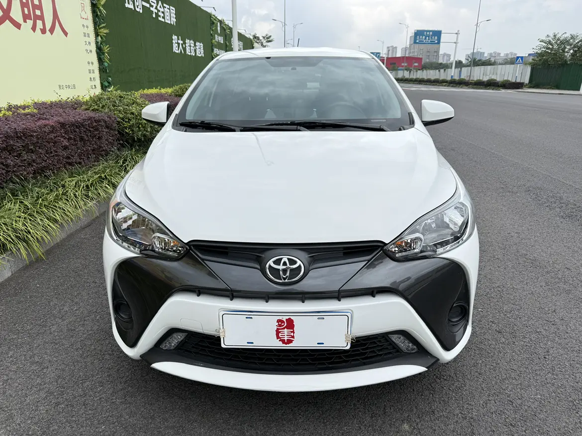 Toyota Yaris L  из Китая