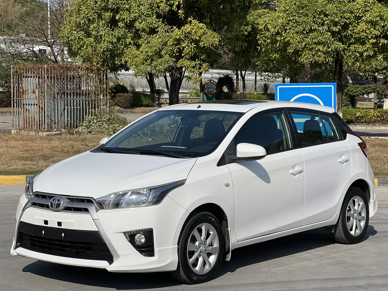 Toyota Yaris L  из Китая