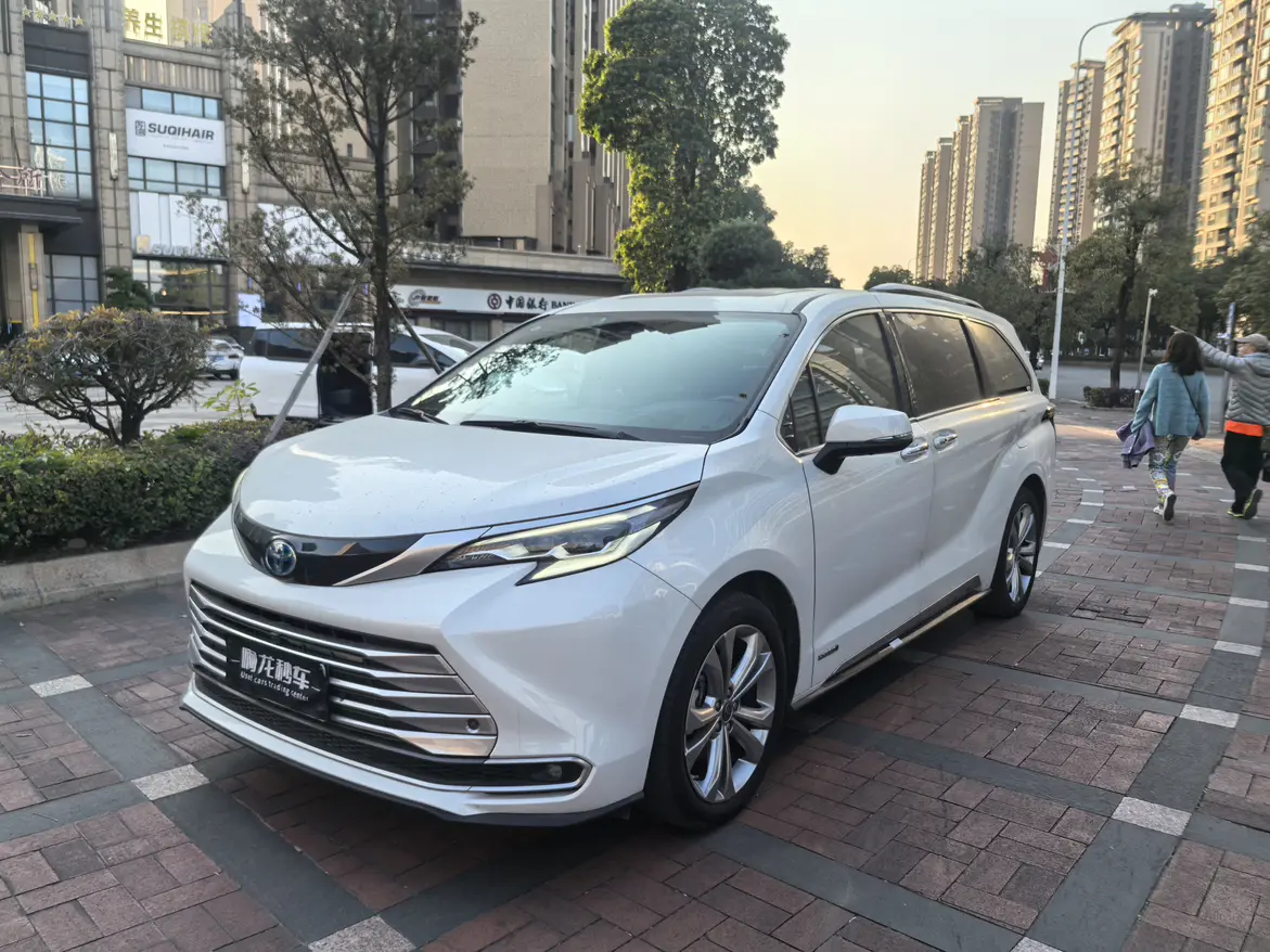 Toyota Sienna  из Китая
