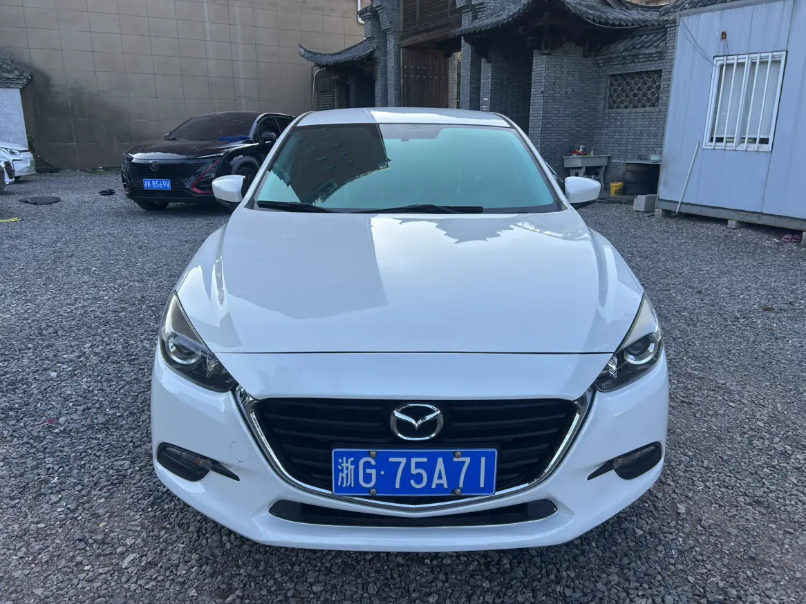Mazda Axela (Mazda3)  из Китая
