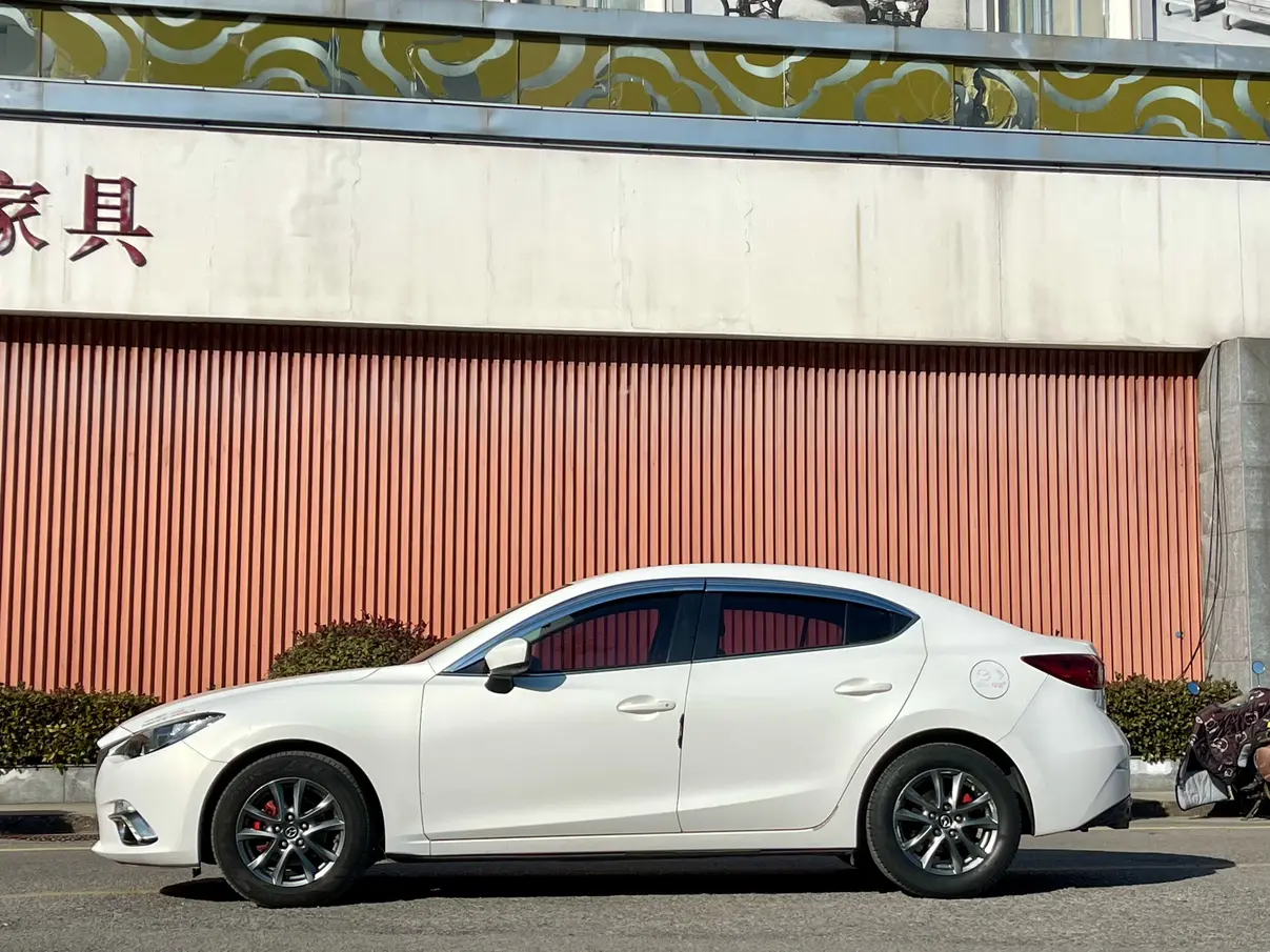 Mazda Axela (Mazda3)  из Китая