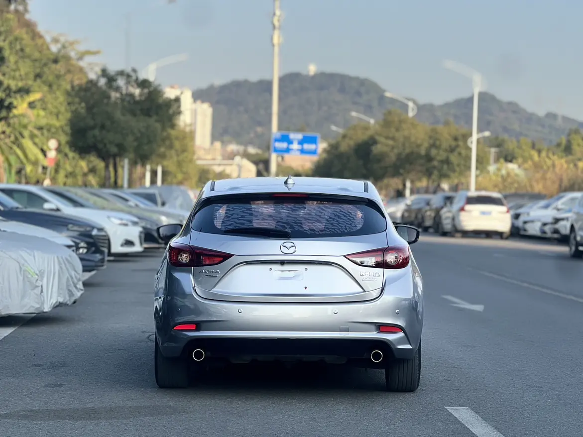 Mazda Axela (Mazda3)  из Китая