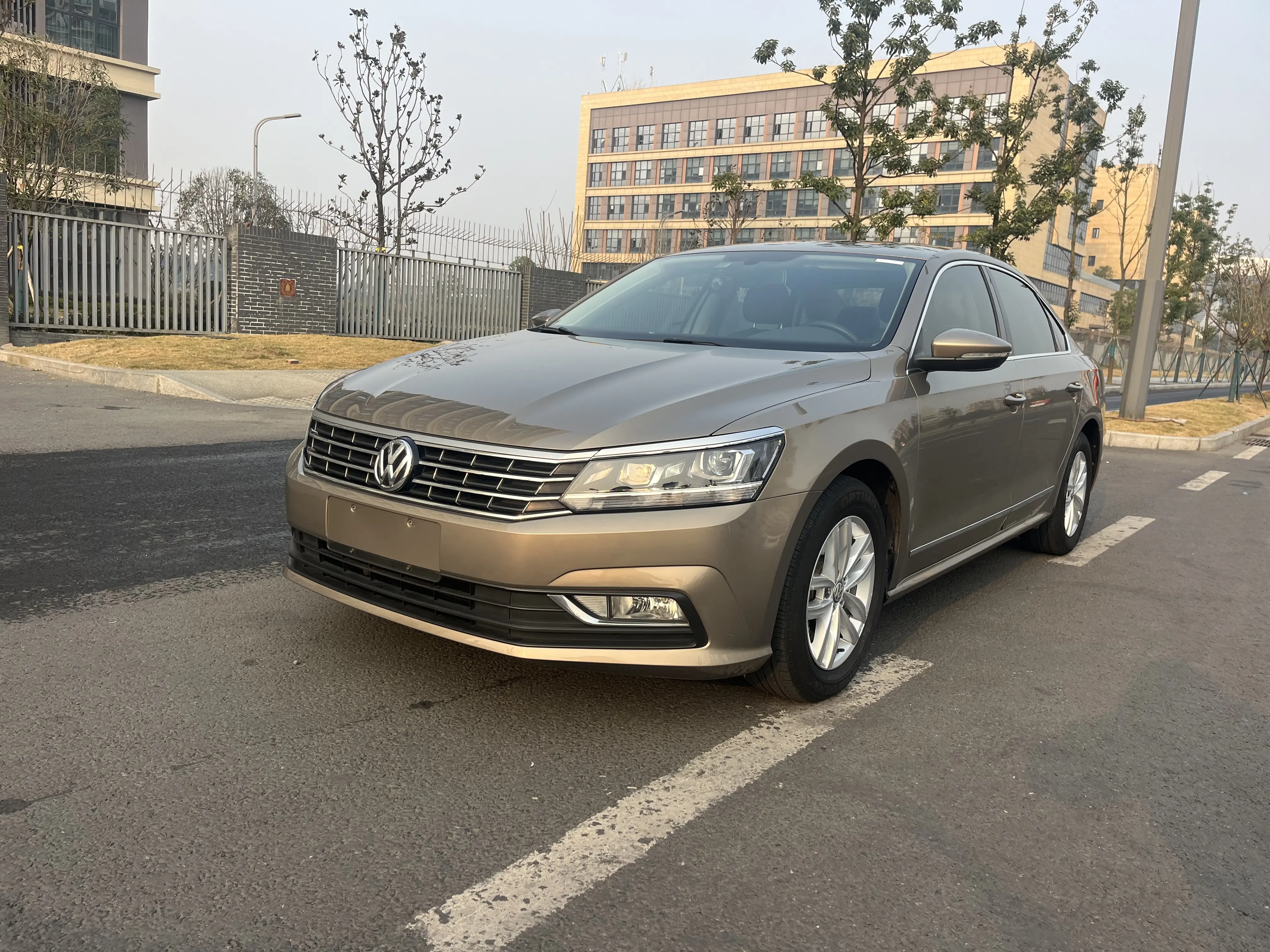 Volkswagen Passat  из Китая