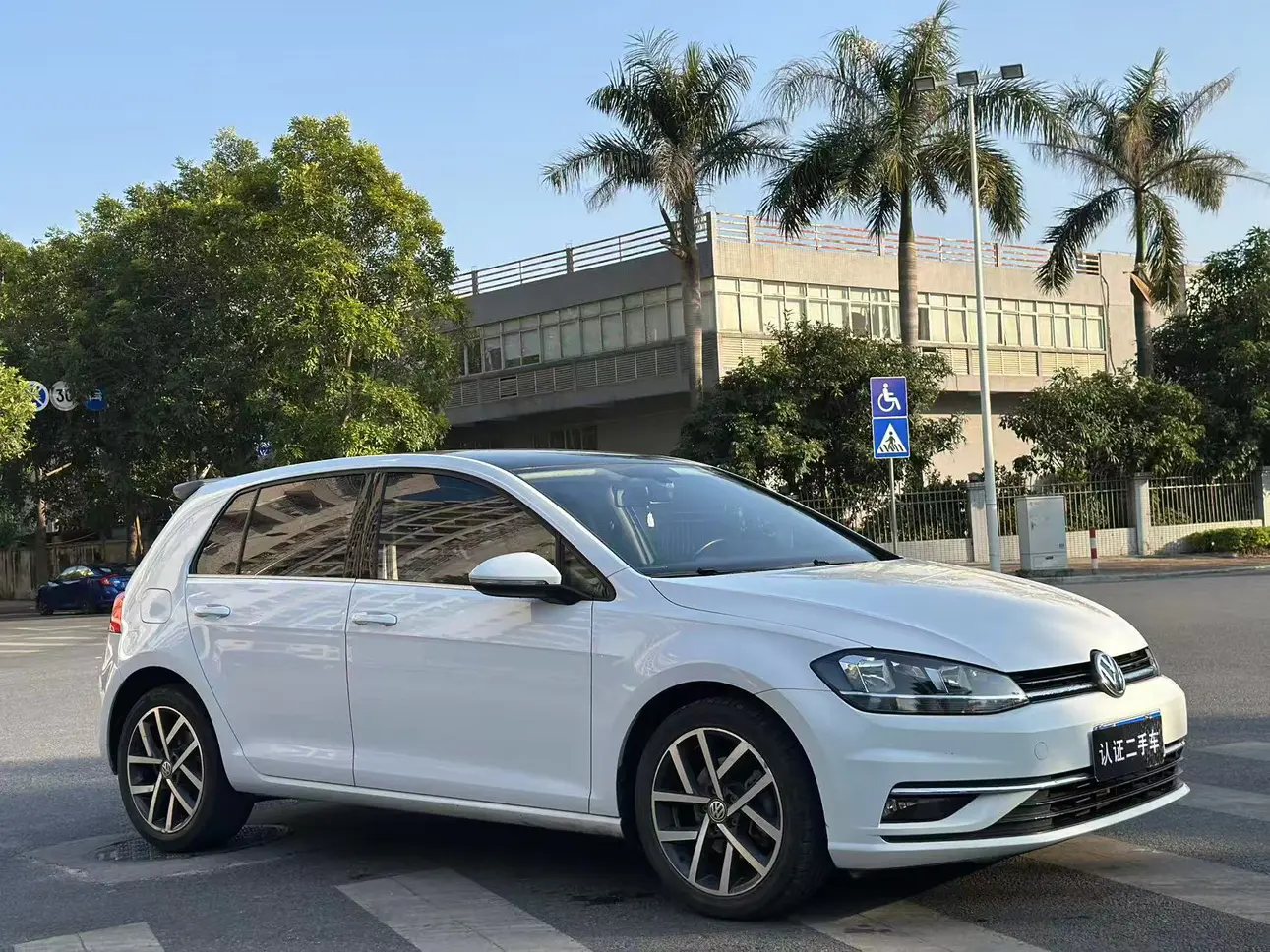 Volkswagen Golf  из Китая