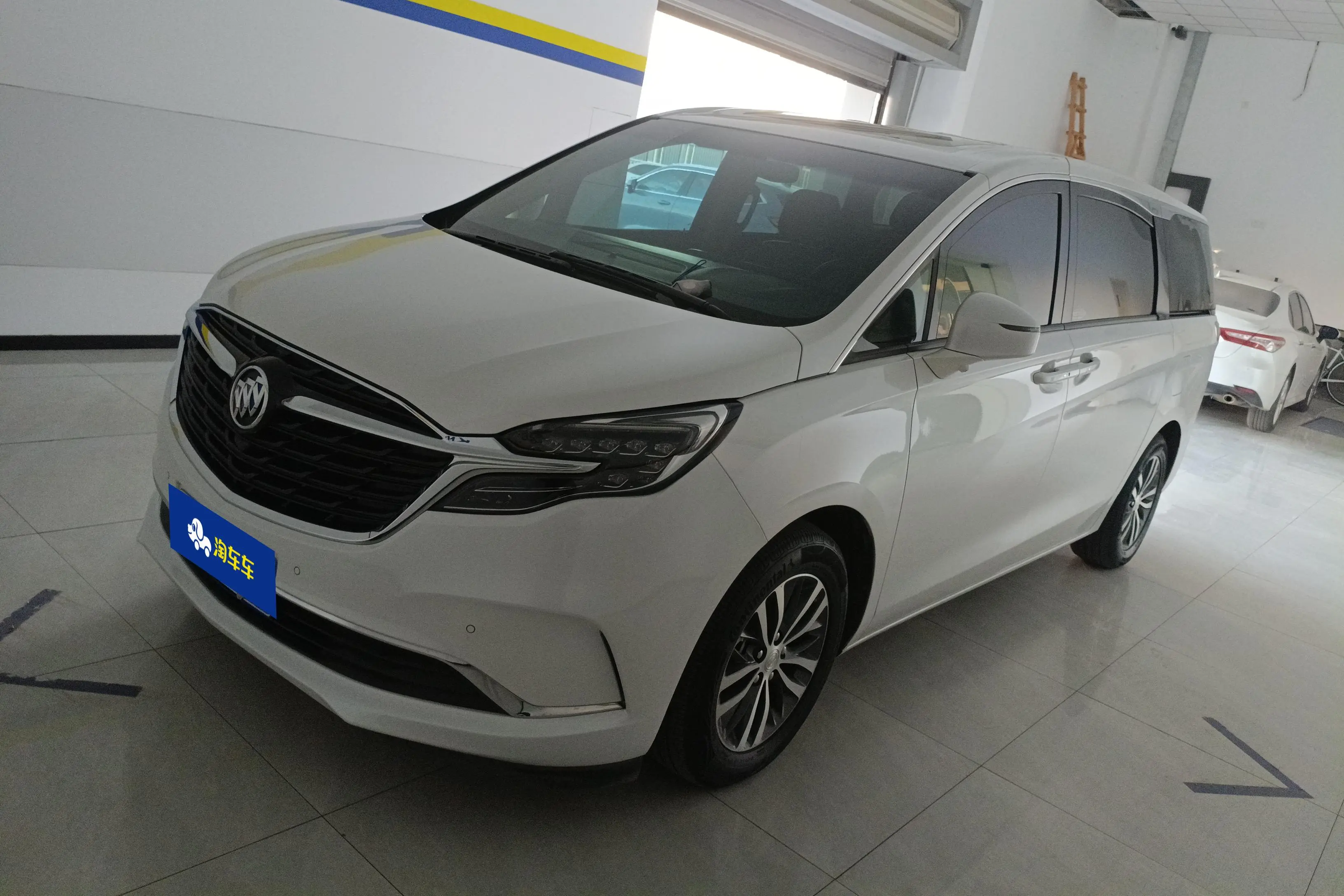 Buick GL8  из Китая