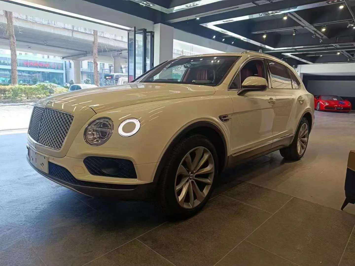 Bentley Bentayga  из Китая