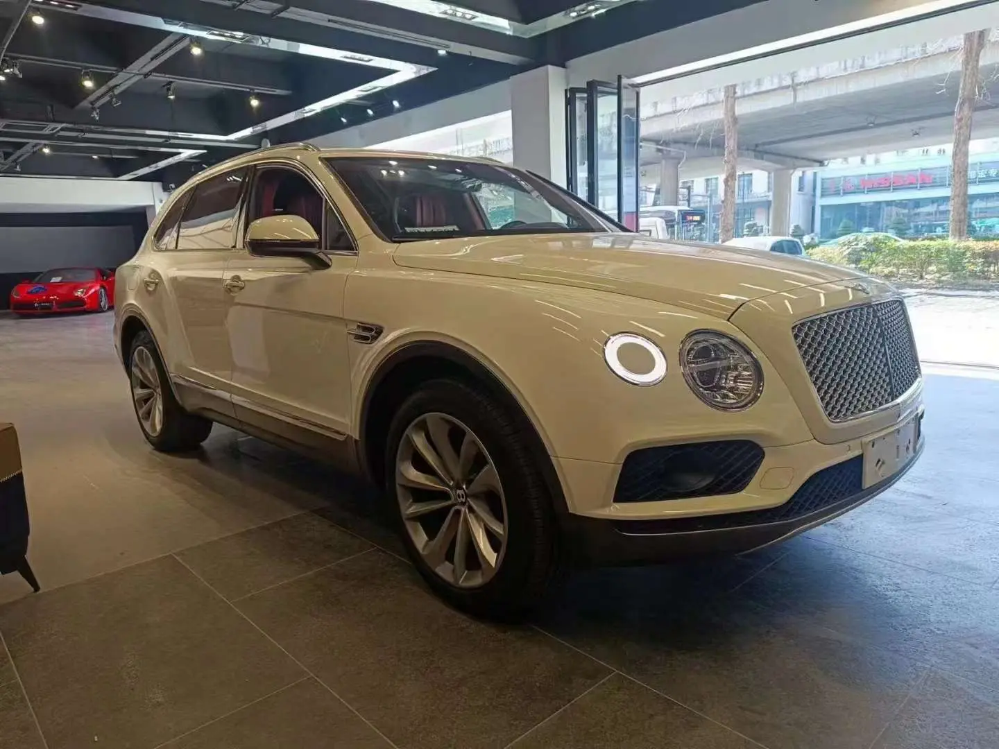 Bentley Bentayga  из Китая